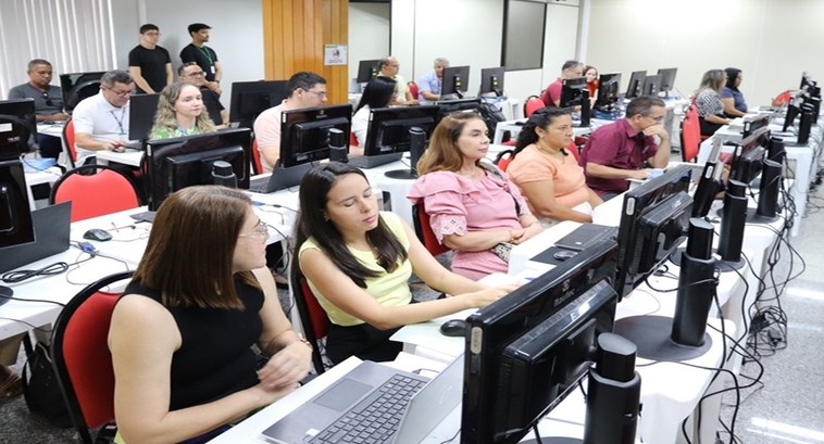 Capacitação iniciada na terça (22/10) com representantes das 74 Zonas Eleitorais do Piauí, divid...