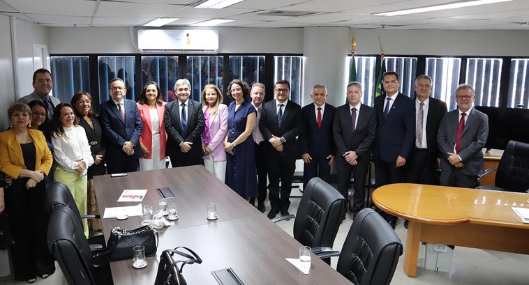 Posse da magistrada ocorreu no Gabinete da Presidência do tribunal e foi bastante concorrida