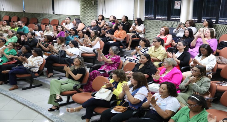 Foto referente matéria entrega de certificados