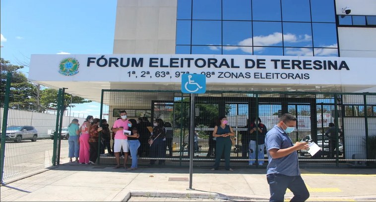 Atendimento eleitoral no Poupatempo — Tribunal Regional Eleitoral